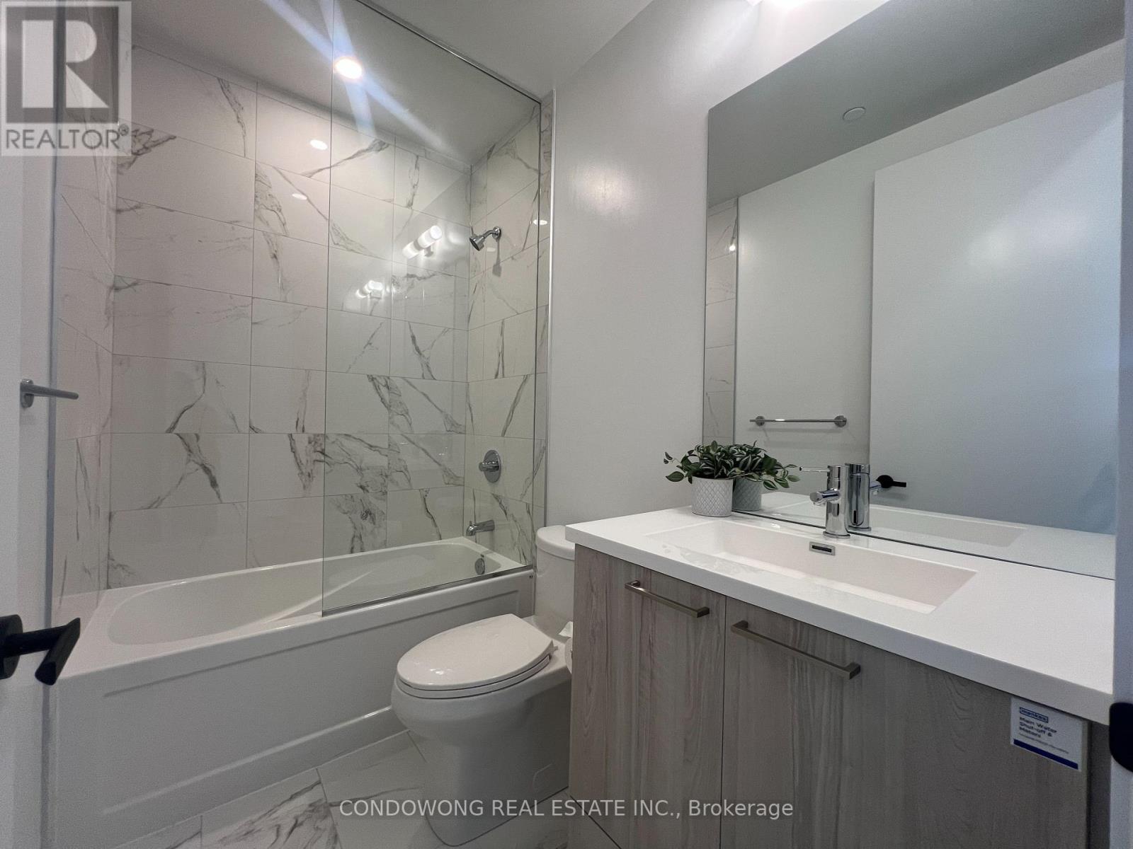 Photo 9 of 5307 195 Commerce Street, Vaughan ON