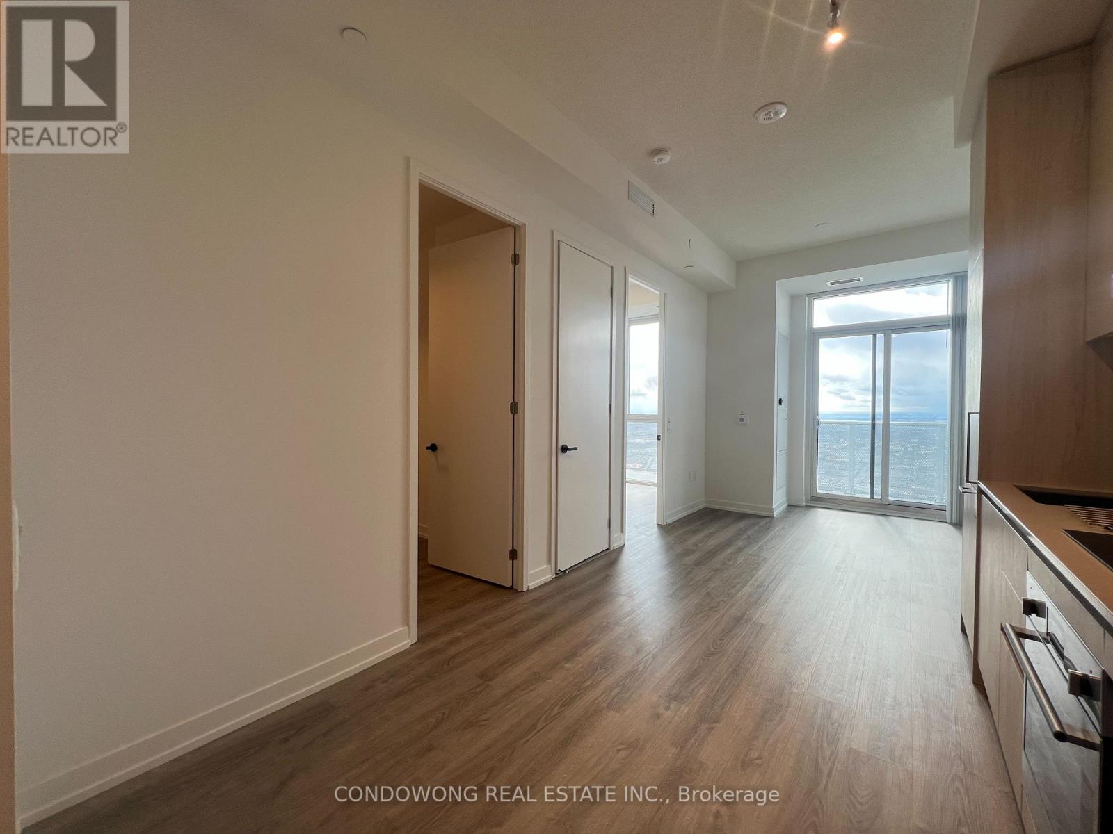 Photo 10 of 5307 195 Commerce Street, Vaughan ON