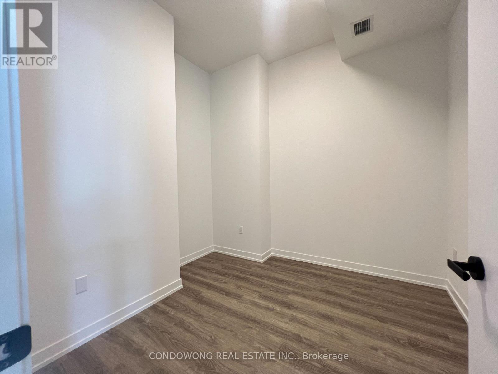 Photo 15 of 5307 195 Commerce Street, Vaughan ON