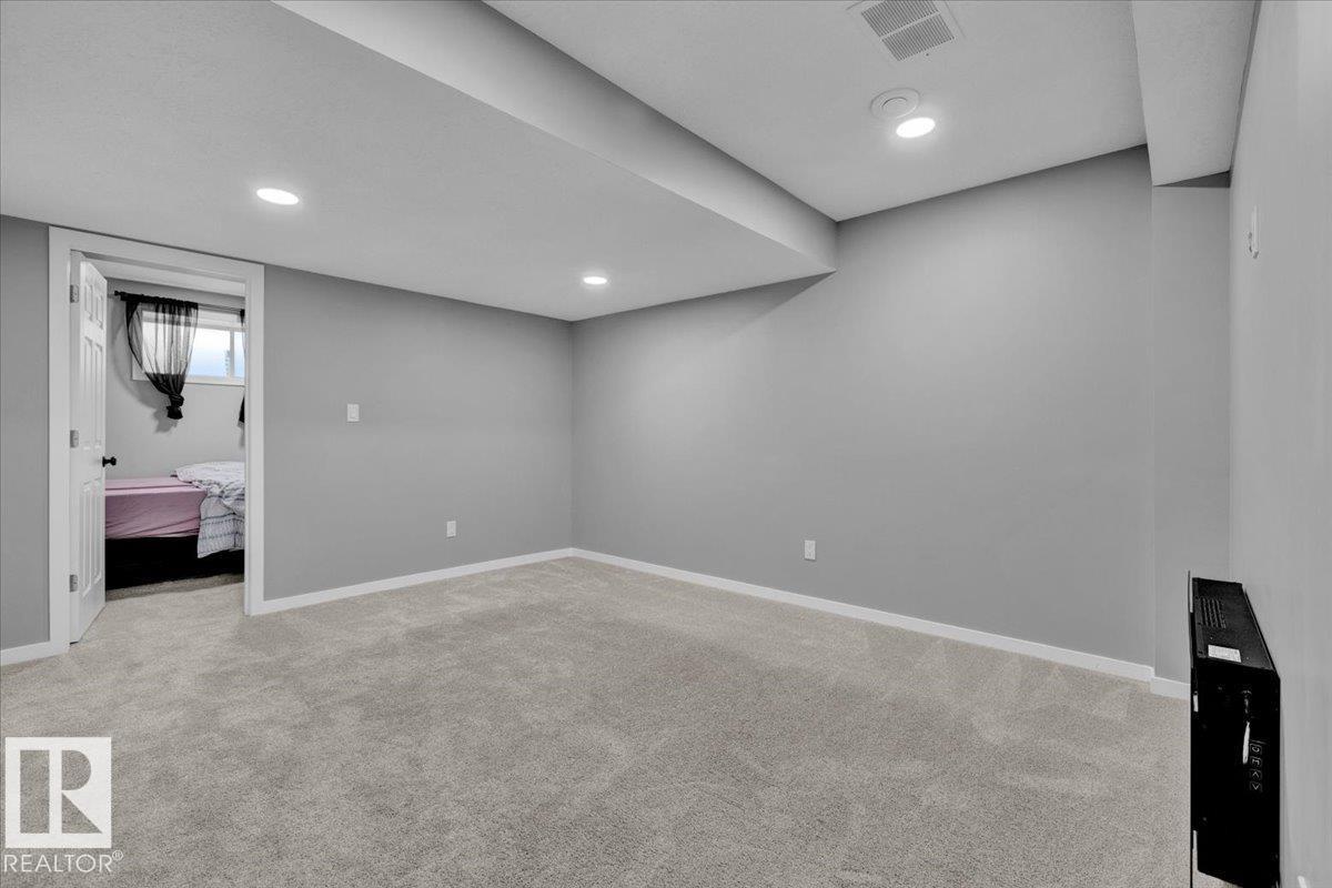 Photo 35 of 9463 209 St Nw, Edmonton AB
