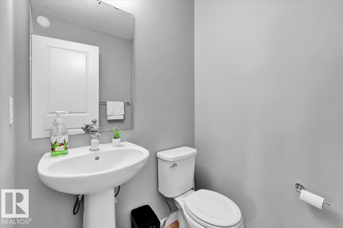 Photo 7 of 9463 209 St Nw, Edmonton AB