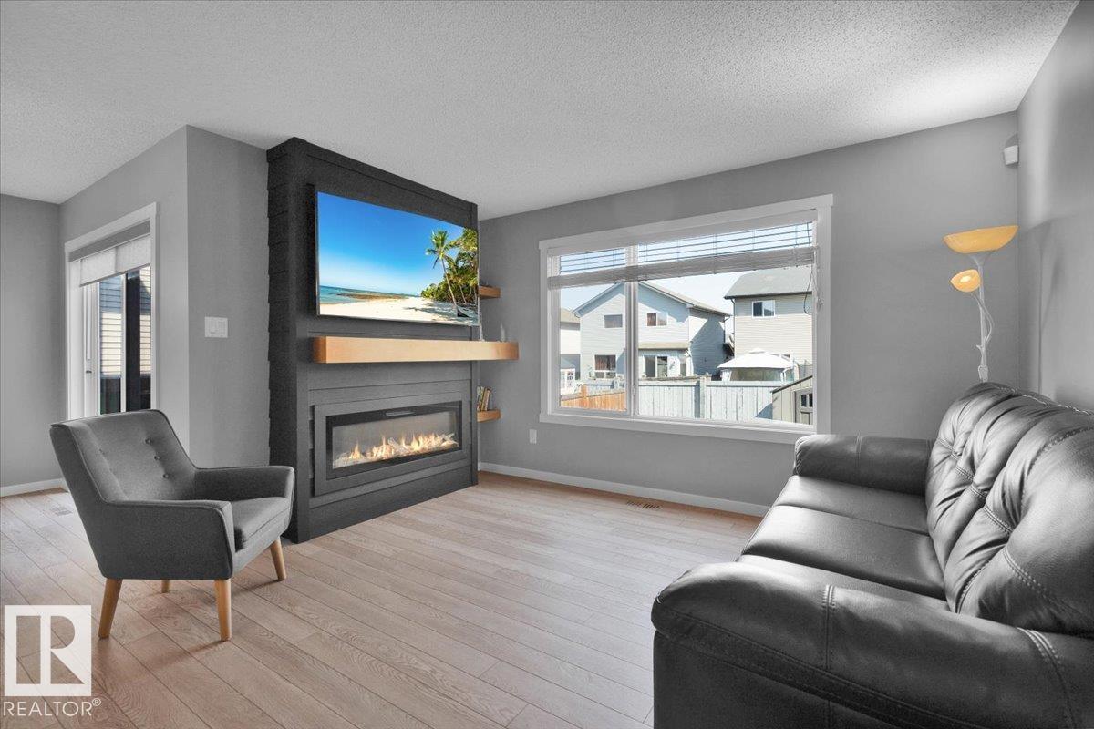 Photo 8 of 9463 209 St Nw, Edmonton AB