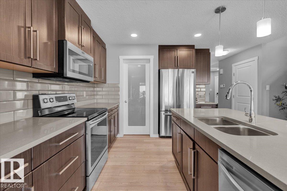 Photo 2 of 9463 209 St Nw, Edmonton AB