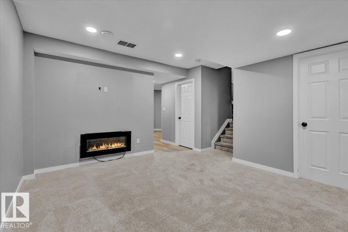 Photo 27 of 9463 209 St Nw, Edmonton AB