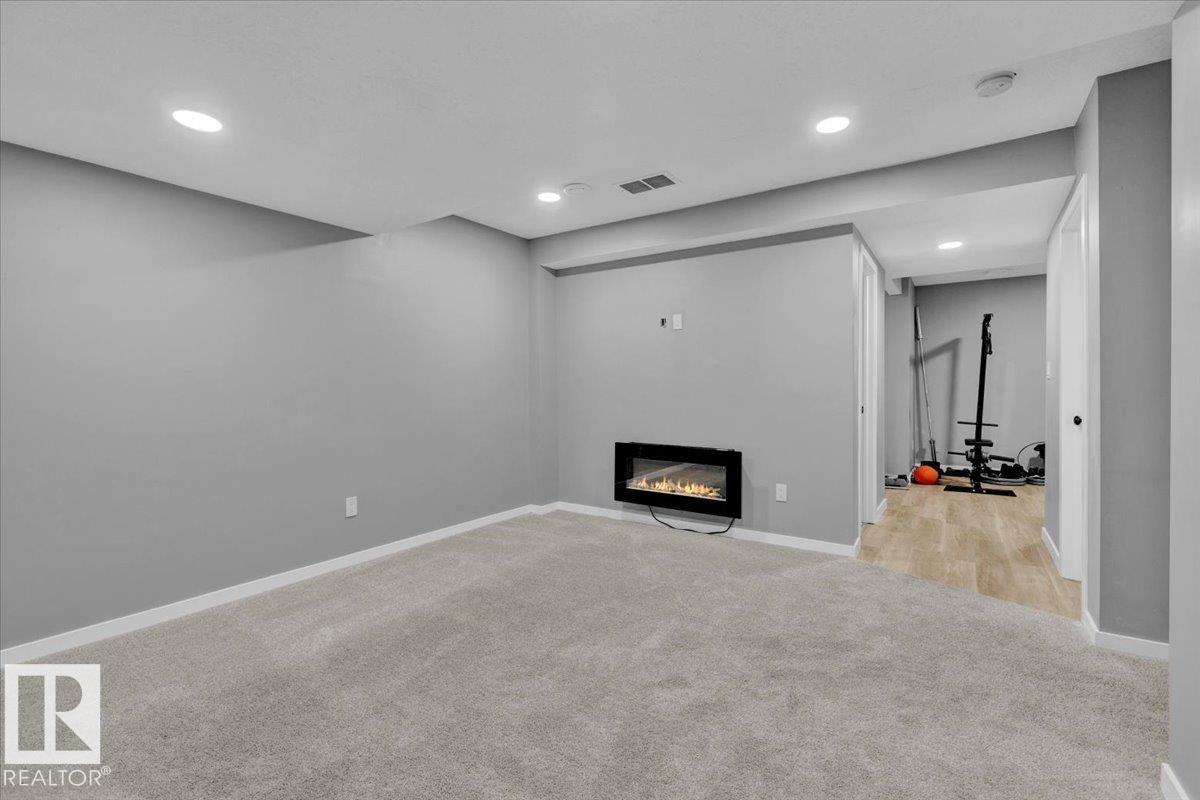 Photo 23 of 9463 209 St Nw, Edmonton AB
