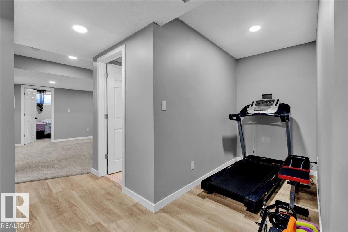 Photo 16 of 9463 209 St Nw, Edmonton AB