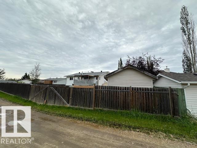 Photo 10 of 4511 49 Av, Thorsby AB