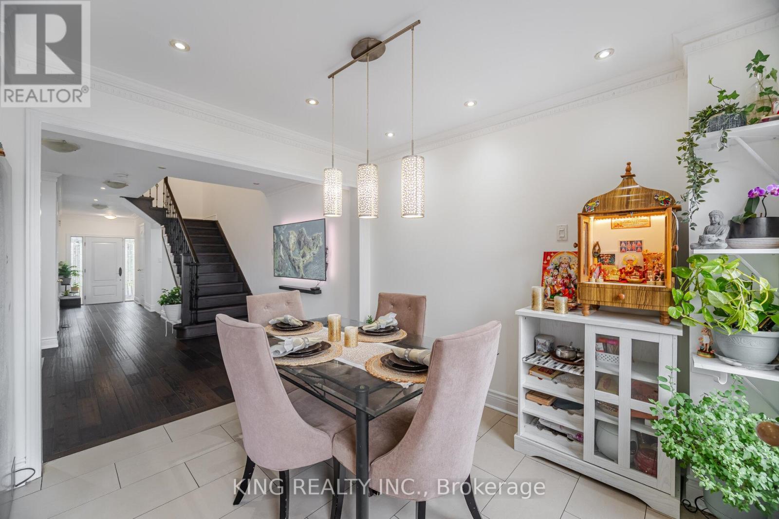 Photo 13 of 93 Crystal Glen Crescent, Brampton ON