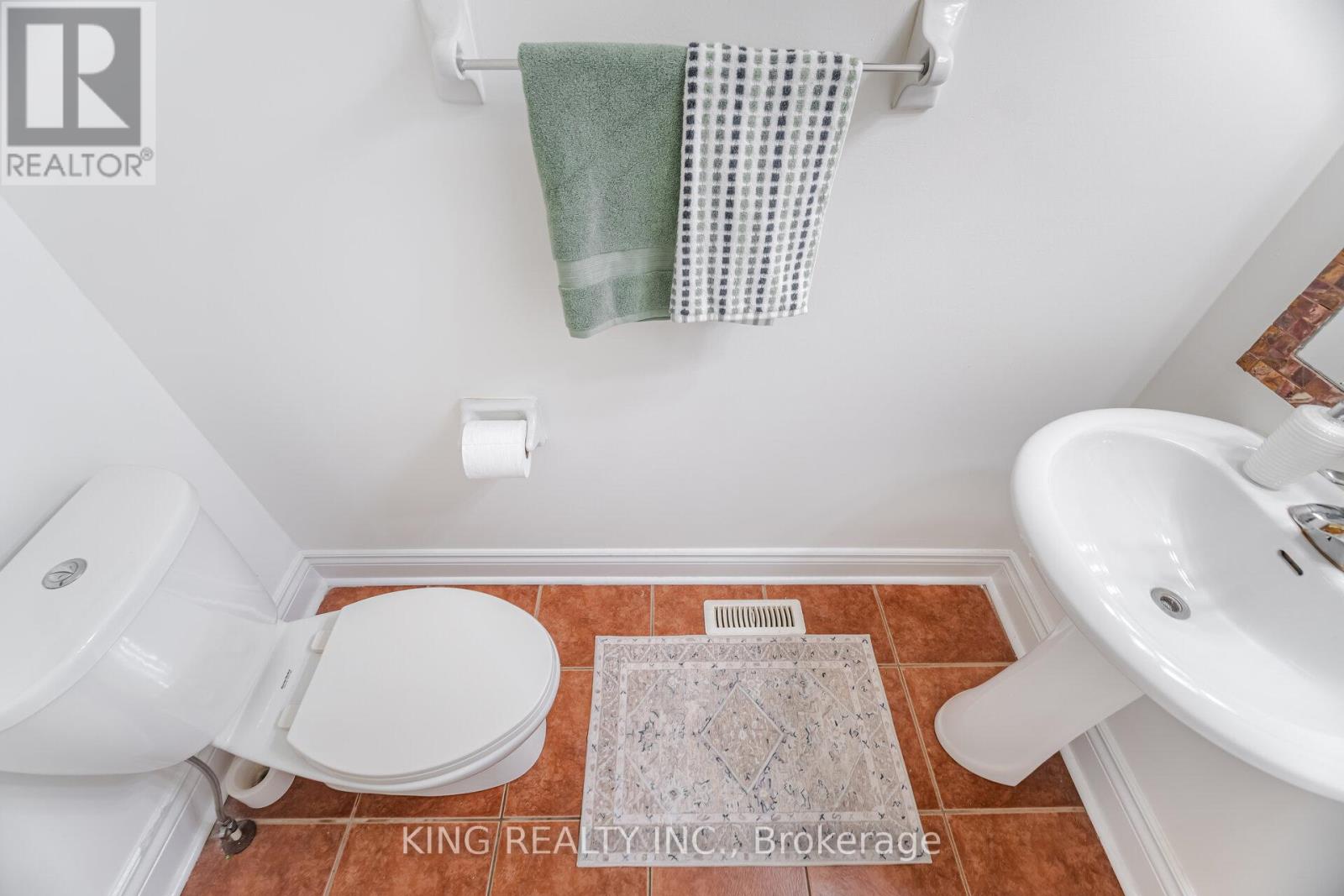 Photo 17 of 93 Crystal Glen Crescent, Brampton ON