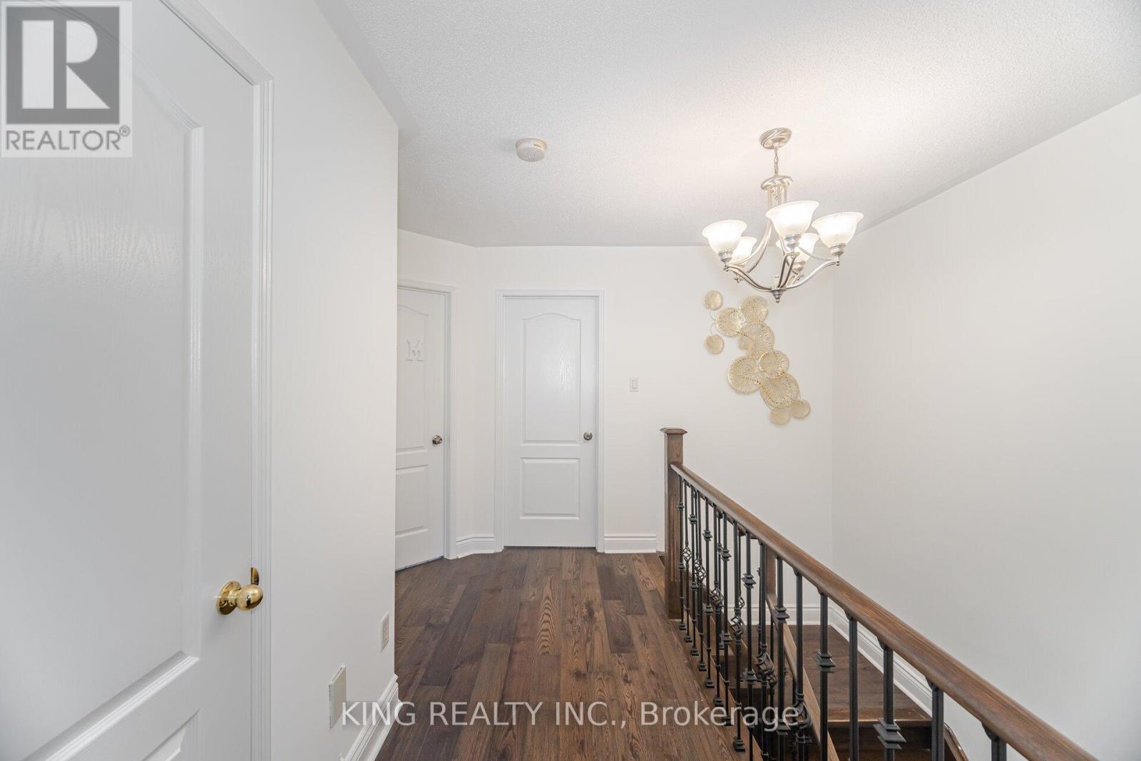 Photo 20 of 93 Crystal Glen Crescent, Brampton ON
