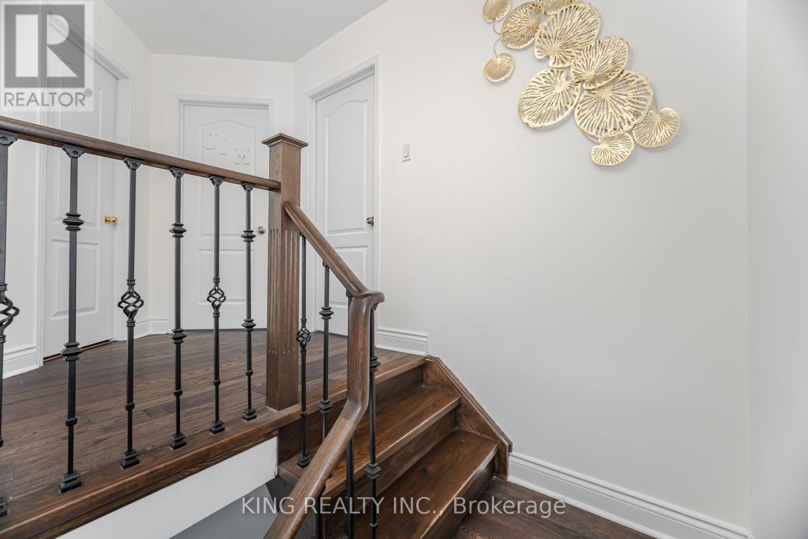 Photo 21 of 93 Crystal Glen Crescent, Brampton ON