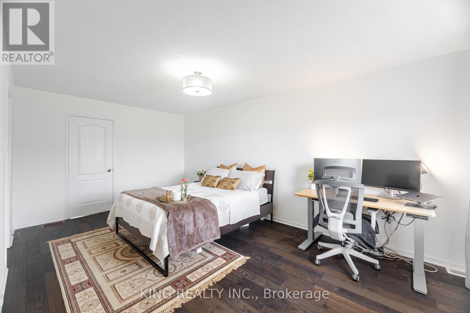 Photo 23 of 93 Crystal Glen Crescent, Brampton ON