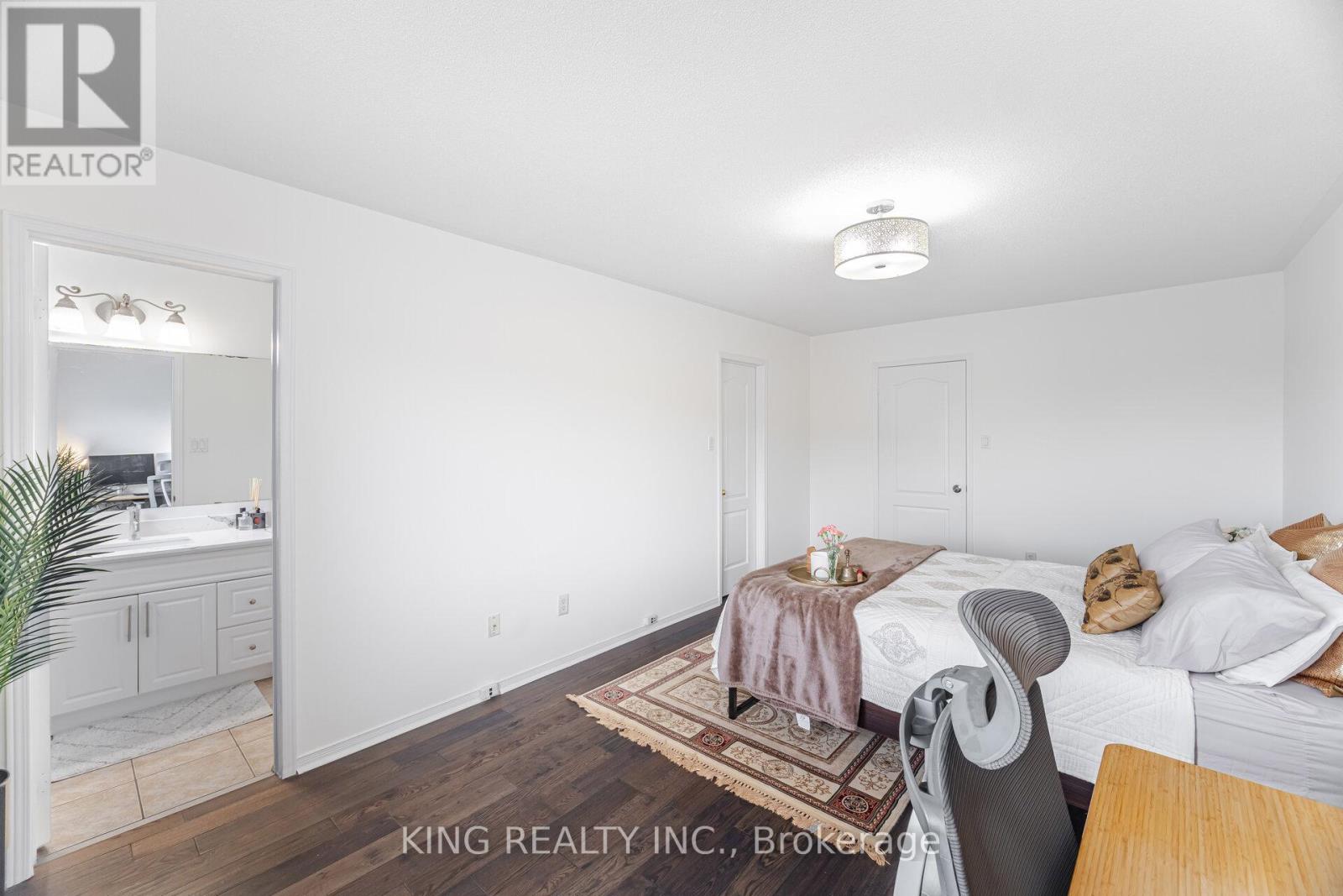 Photo 24 of 93 Crystal Glen Crescent, Brampton ON