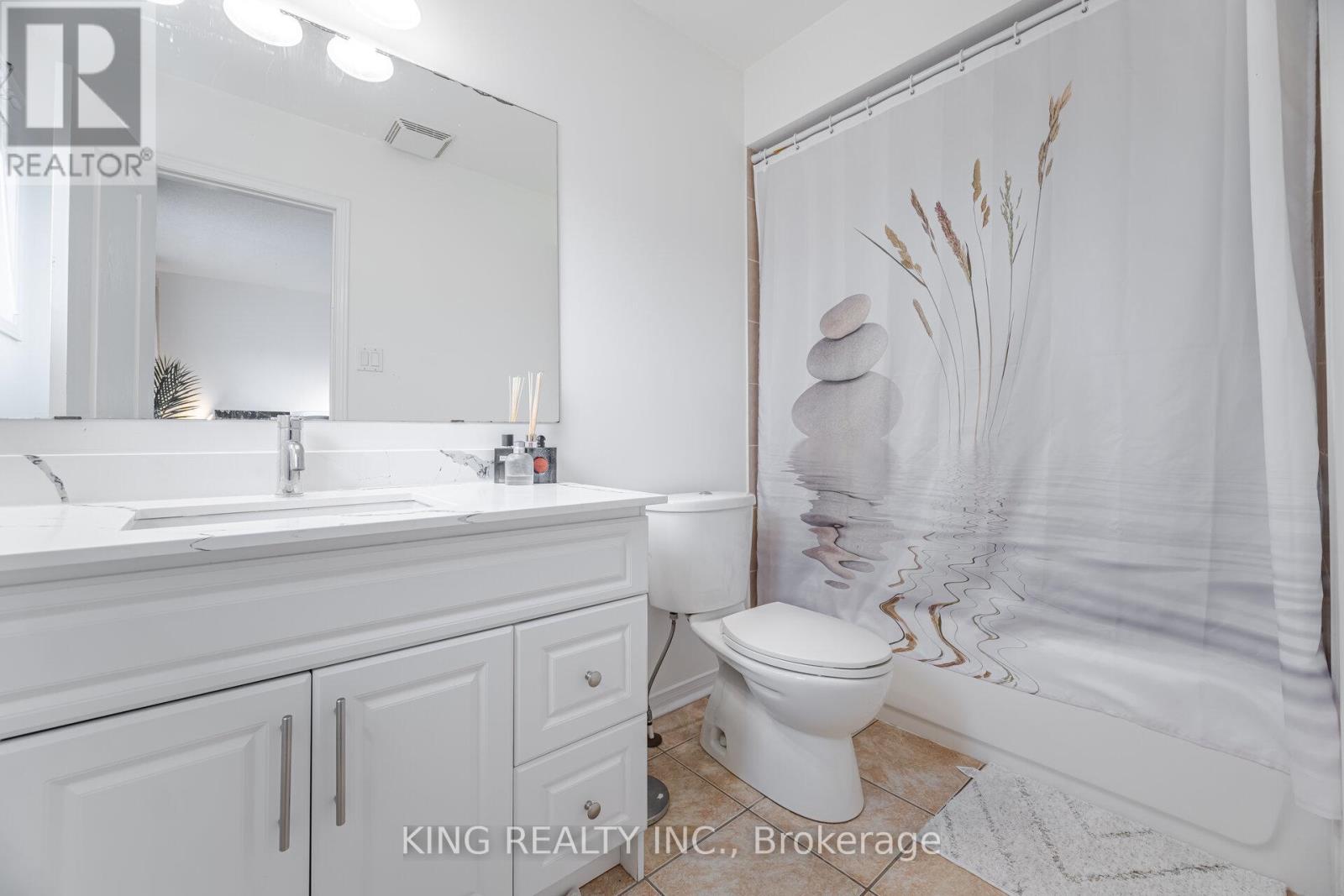 Photo 25 of 93 Crystal Glen Crescent, Brampton ON