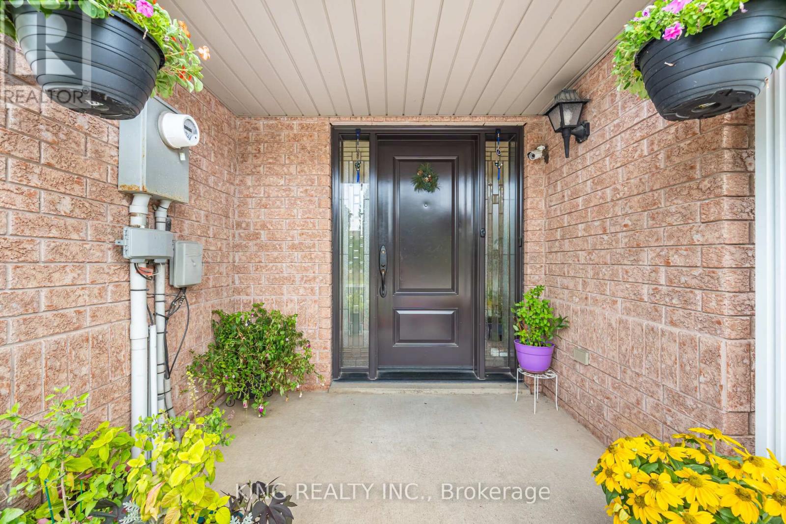 Photo 3 of 93 Crystal Glen Crescent, Brampton ON