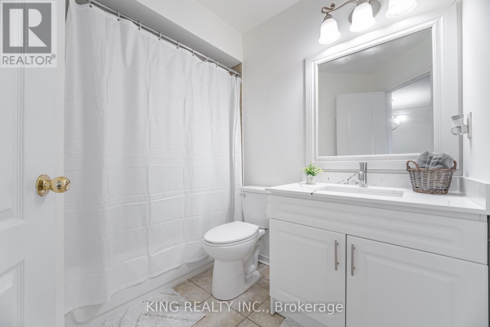 Photo 30 of 93 Crystal Glen Crescent, Brampton ON