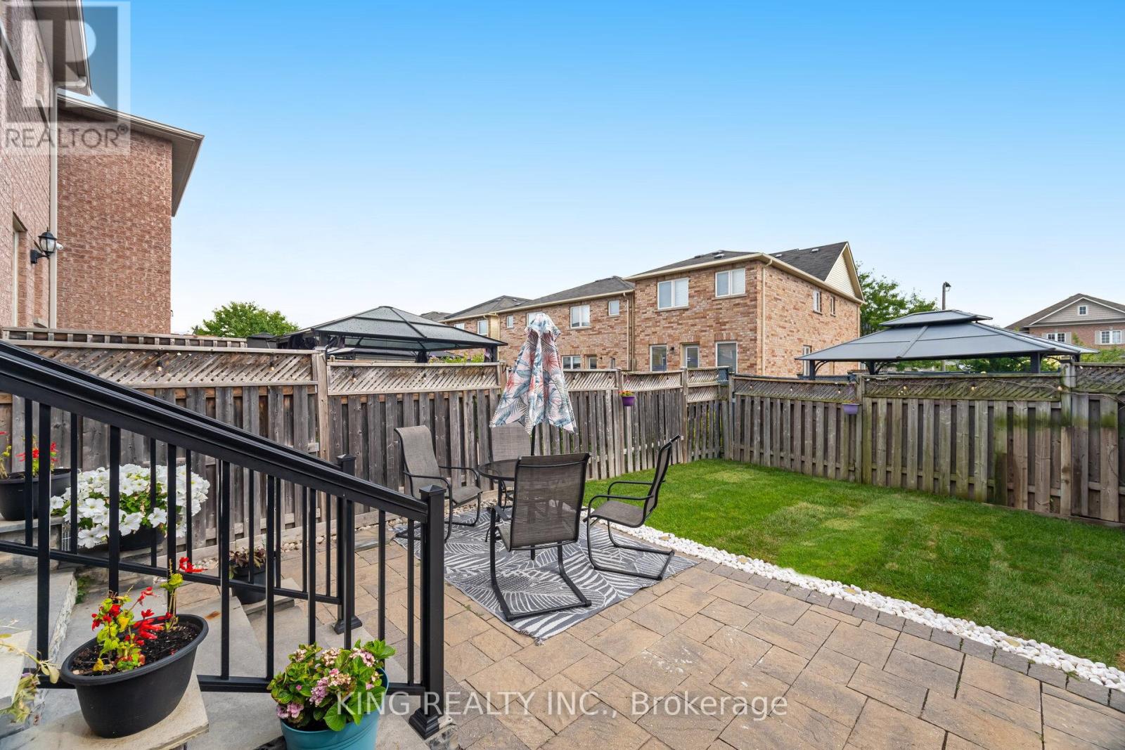 Photo 37 of 93 Crystal Glen Crescent, Brampton ON