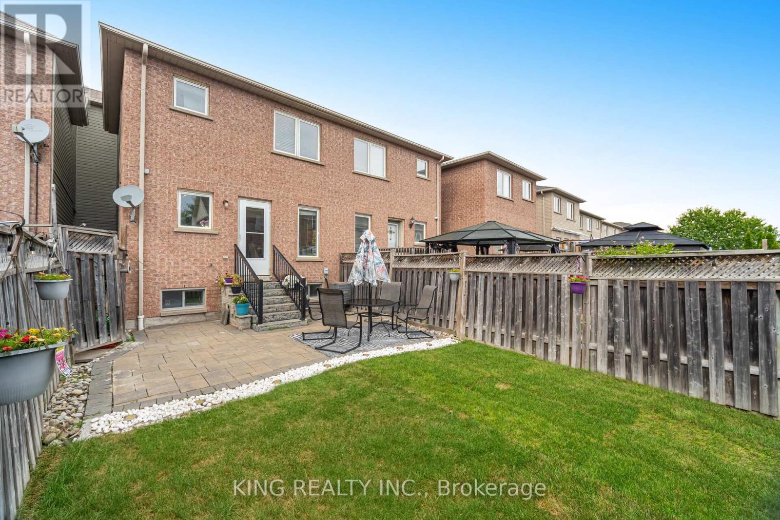 Photo 38 of 93 Crystal Glen Crescent, Brampton ON