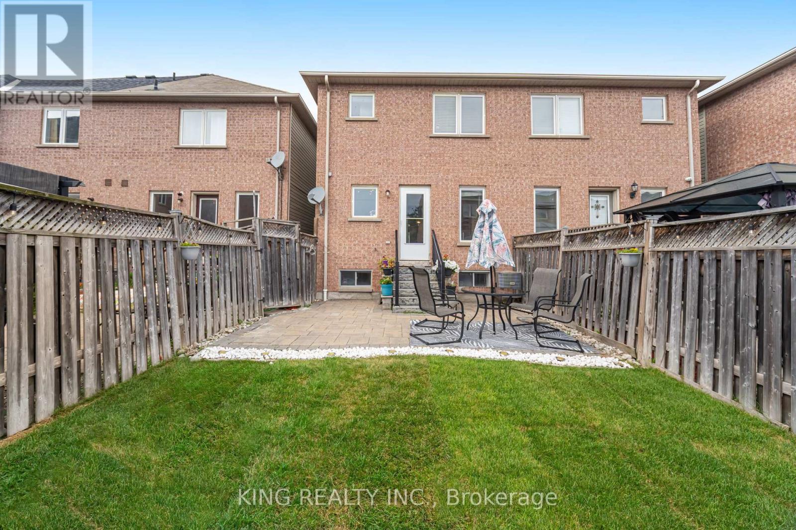 Photo 39 of 93 Crystal Glen Crescent, Brampton ON