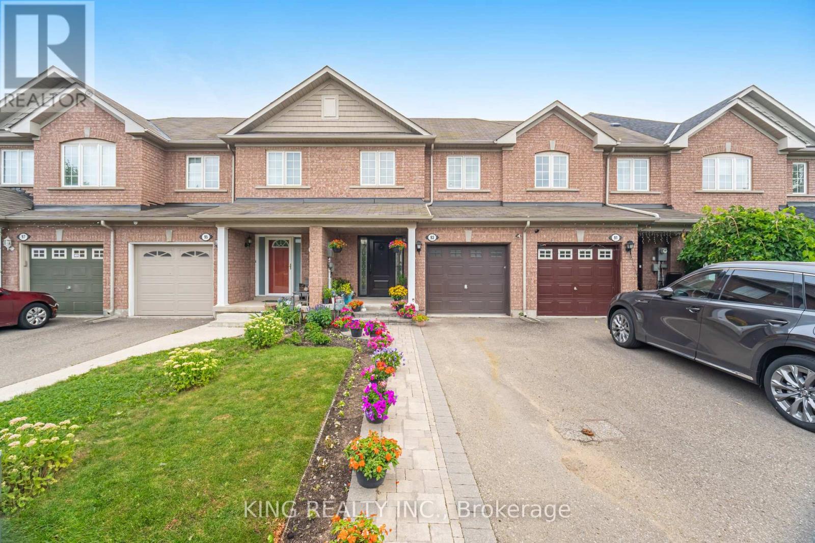 Photo 4 of 93 Crystal Glen Crescent, Brampton ON