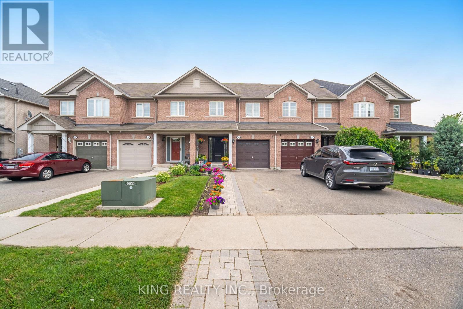 Photo 5 of 93 Crystal Glen Crescent, Brampton ON