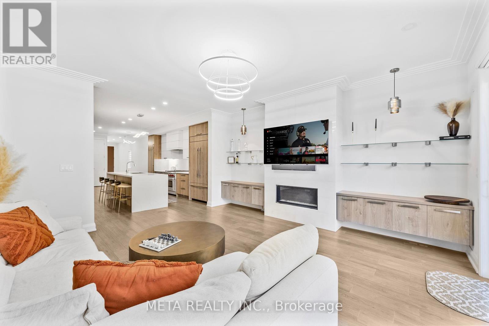 Photo 3 of 41 B Maple Avenue N, Mississauga ON