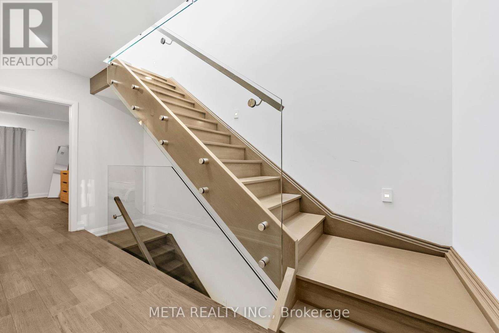 Photo 33 of 41 B Maple Avenue N, Mississauga ON