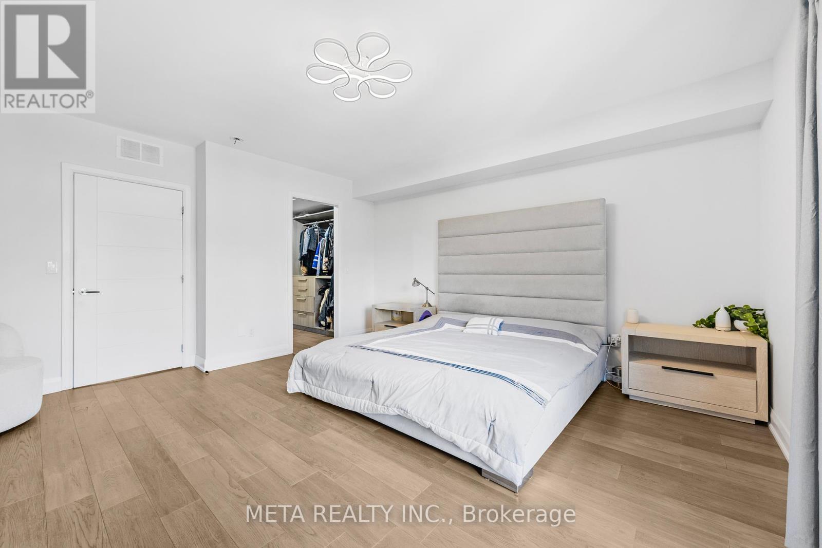 Photo 18 of 41 B Maple Avenue N, Mississauga ON
