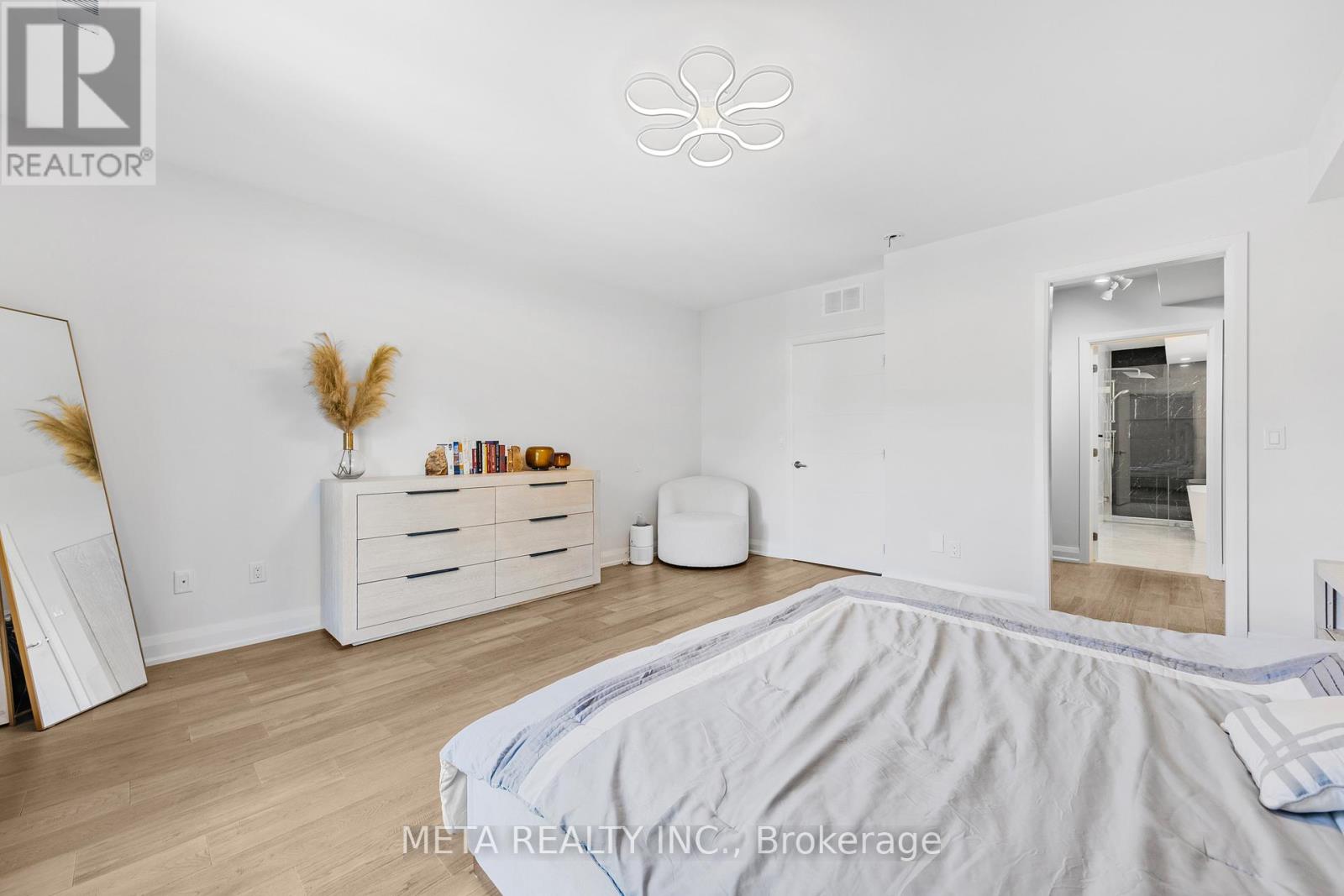 Photo 36 of 41 B Maple Avenue N, Mississauga ON