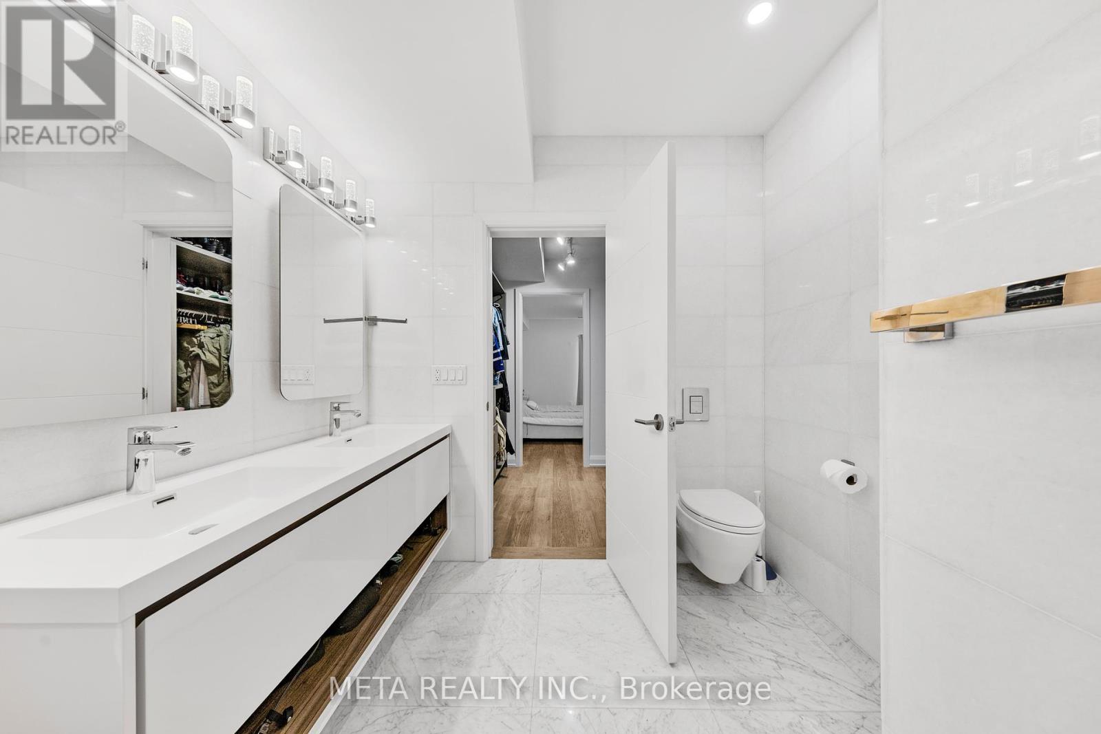 Photo 23 of 41 B Maple Avenue N, Mississauga ON