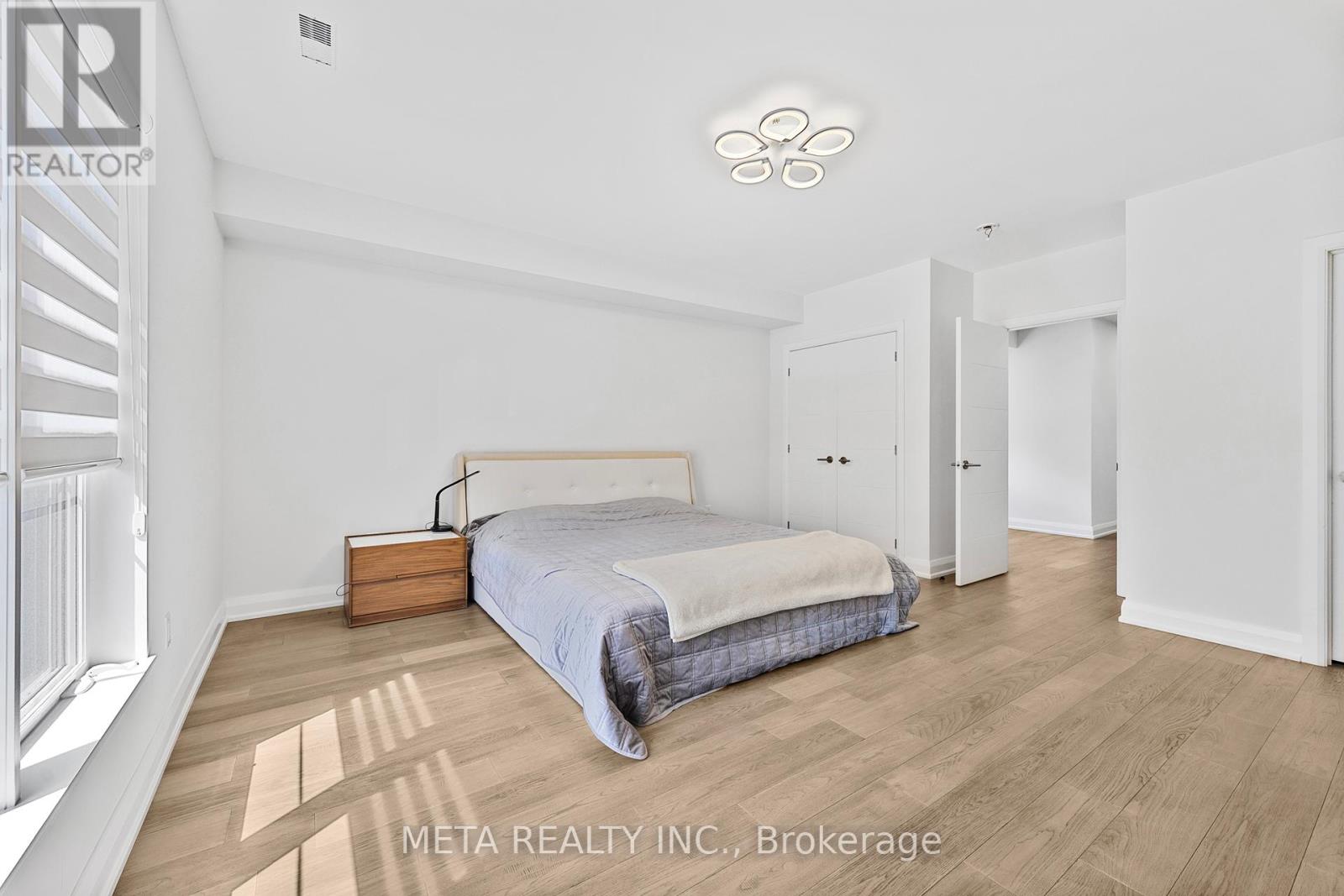 Photo 10 of 41 B Maple Avenue N, Mississauga ON