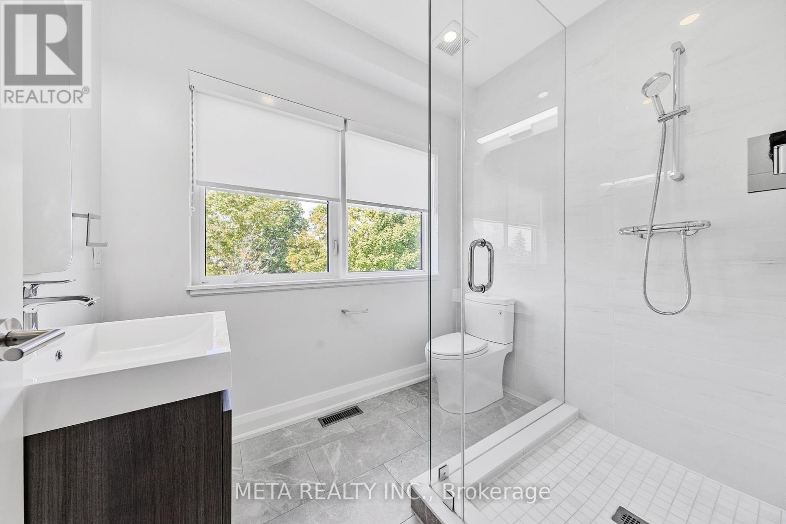 Photo 12 of 41 B Maple Avenue N, Mississauga ON