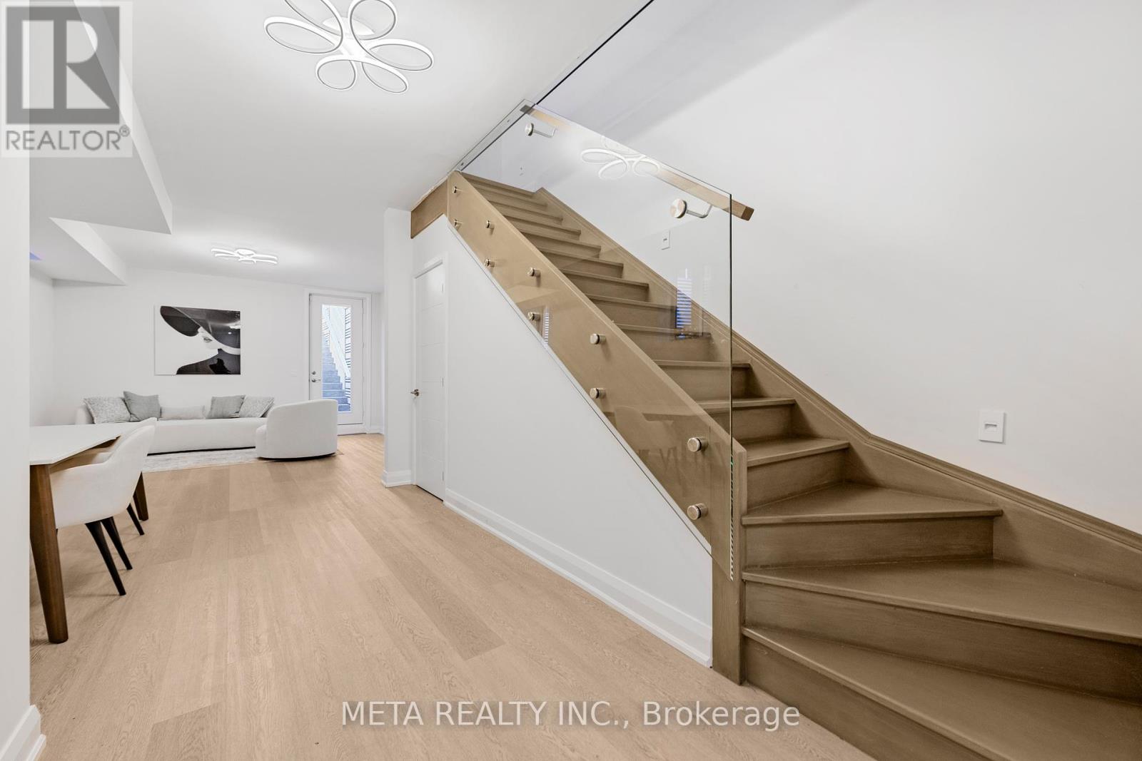 Photo 29 of 41 B Maple Avenue N, Mississauga ON