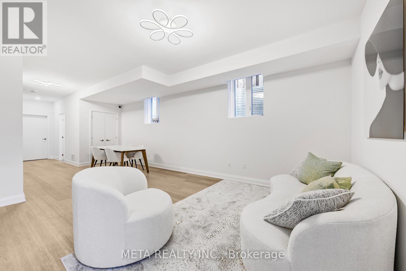 Photo 1 of 41 B Maple Avenue N, Mississauga ON
