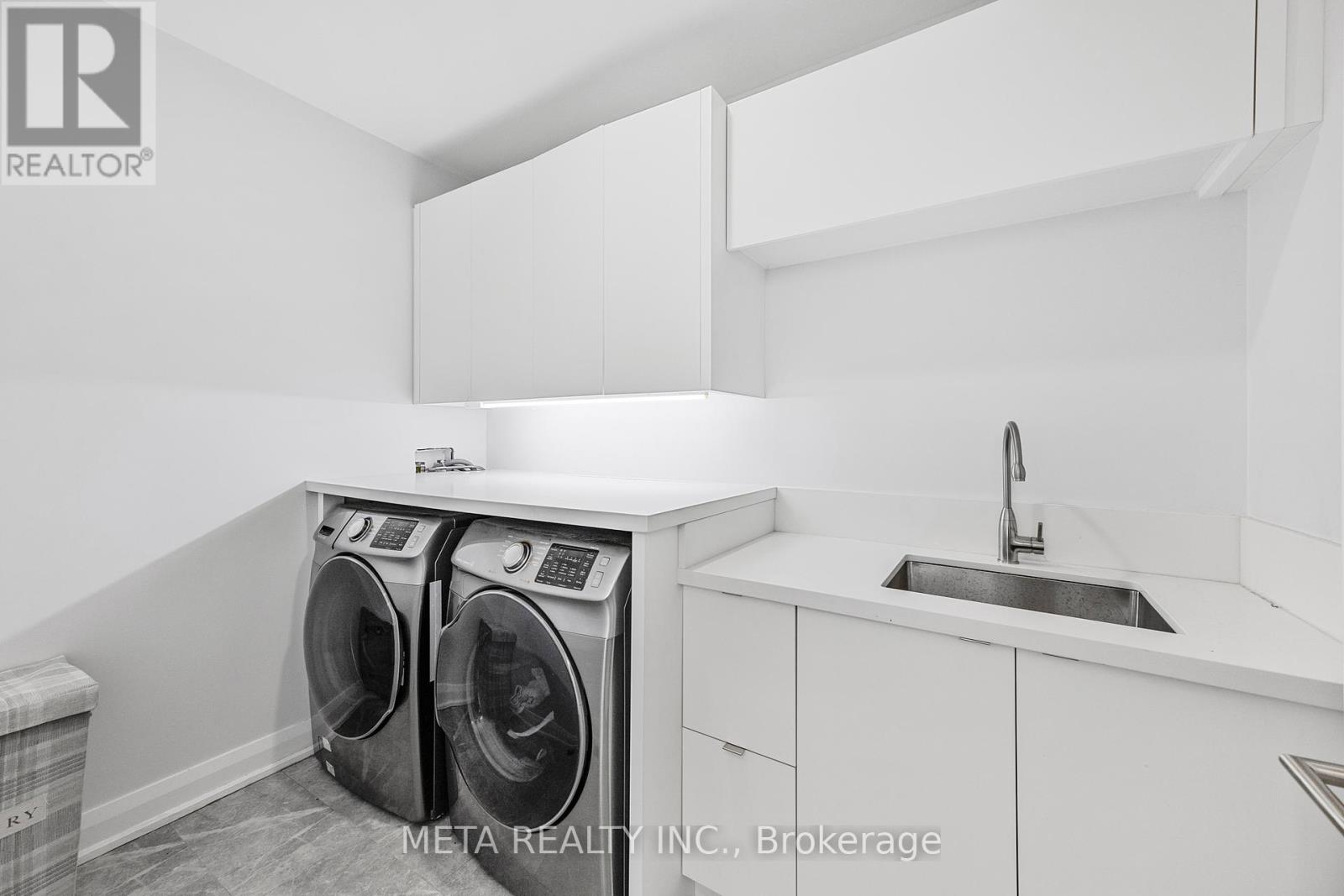 Photo 32 of 41 B Maple Avenue N, Mississauga ON