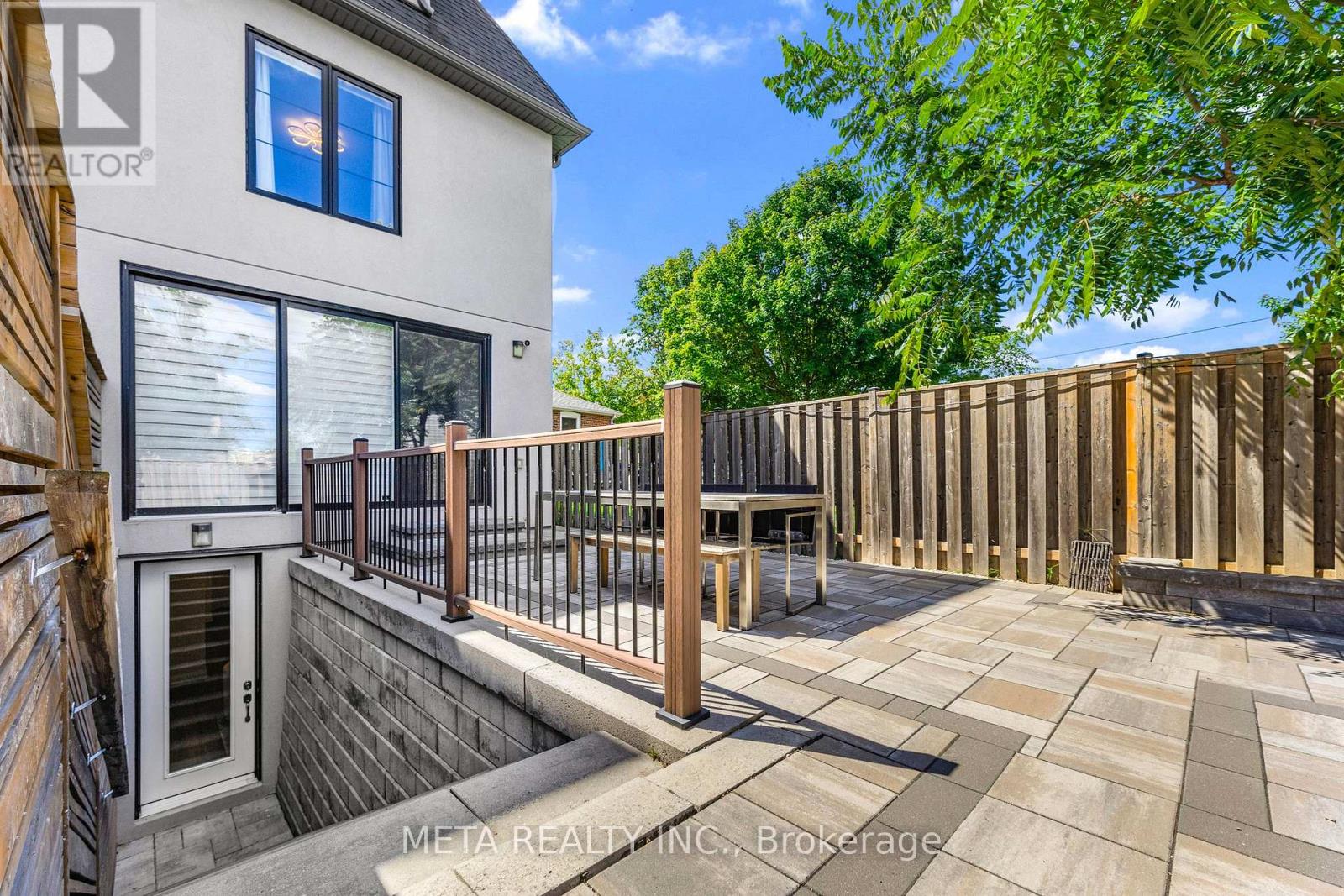 Photo 4 of 41 B Maple Avenue N, Mississauga ON