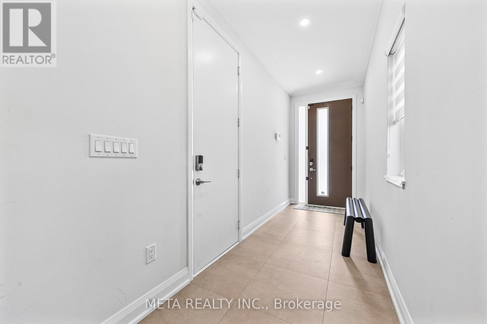 Photo 6 of 41 B Maple Avenue N, Mississauga ON