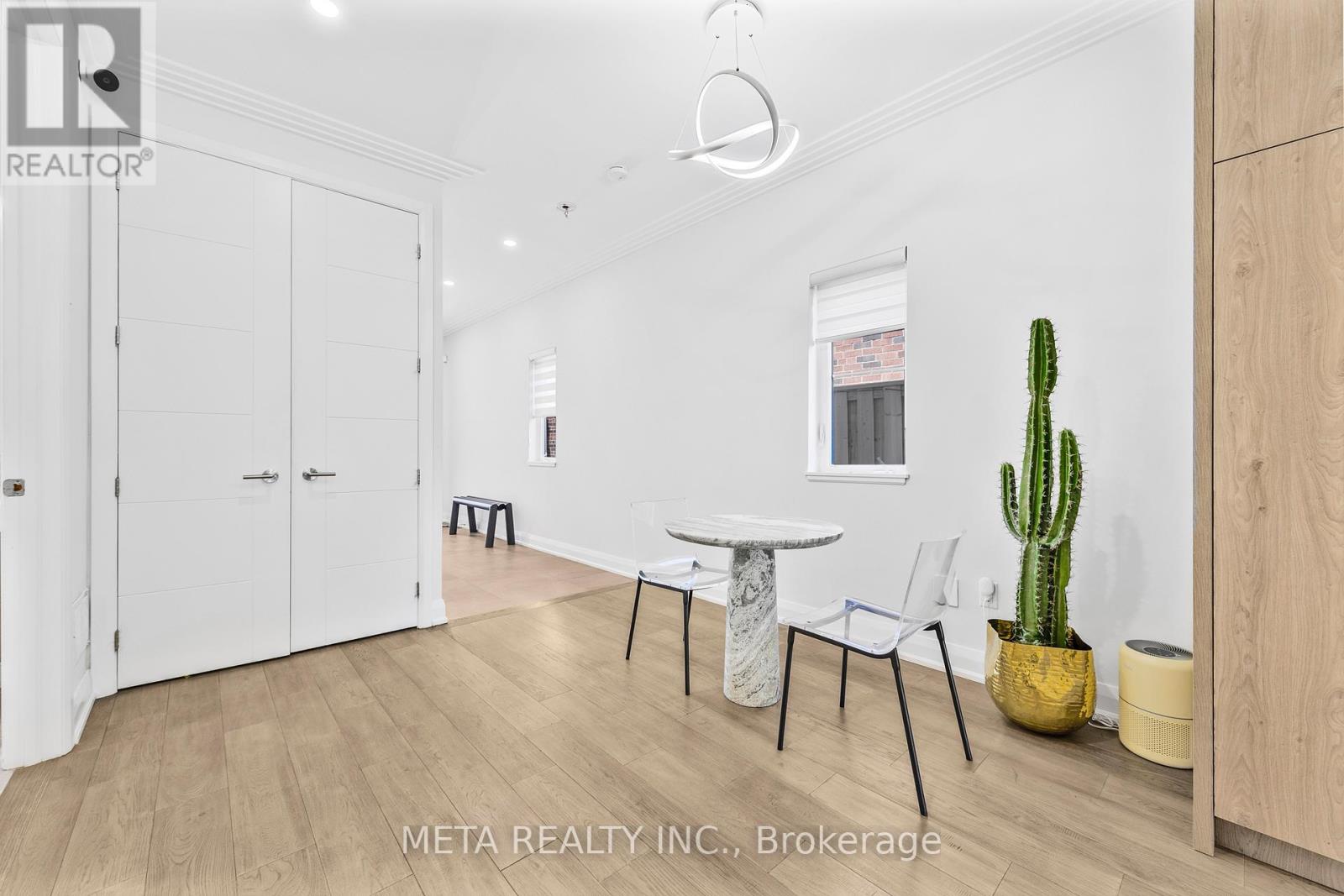 Photo 24 of 41 B Maple Avenue N, Mississauga ON