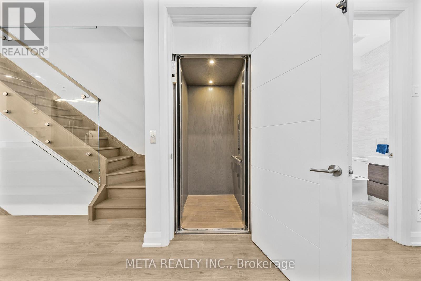 Photo 27 of 41 B Maple Avenue N, Mississauga ON