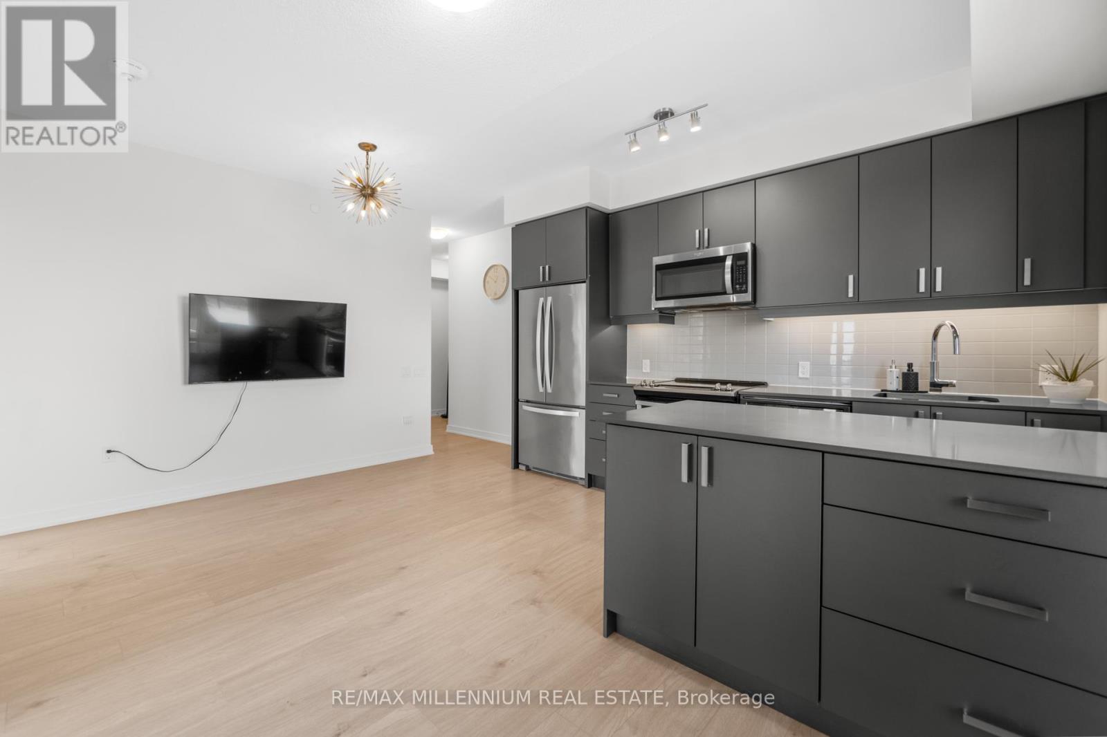 Photo 10 of 2921 8 Nahani Way, Mississauga ON