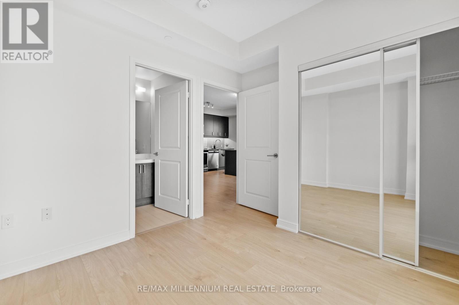 Photo 5 of 2921 8 Nahani Way, Mississauga ON