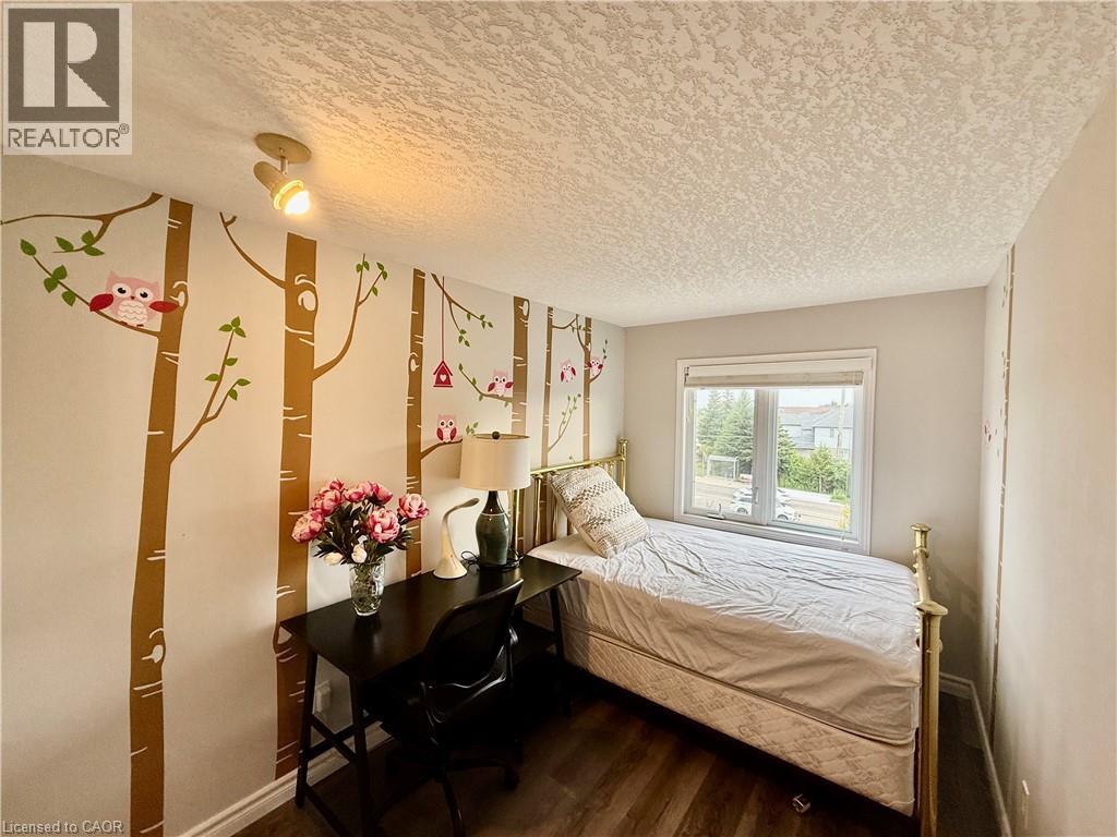 Photo 9 of 601 Columbia Forest Boulevard Unit 1, Waterloo ON