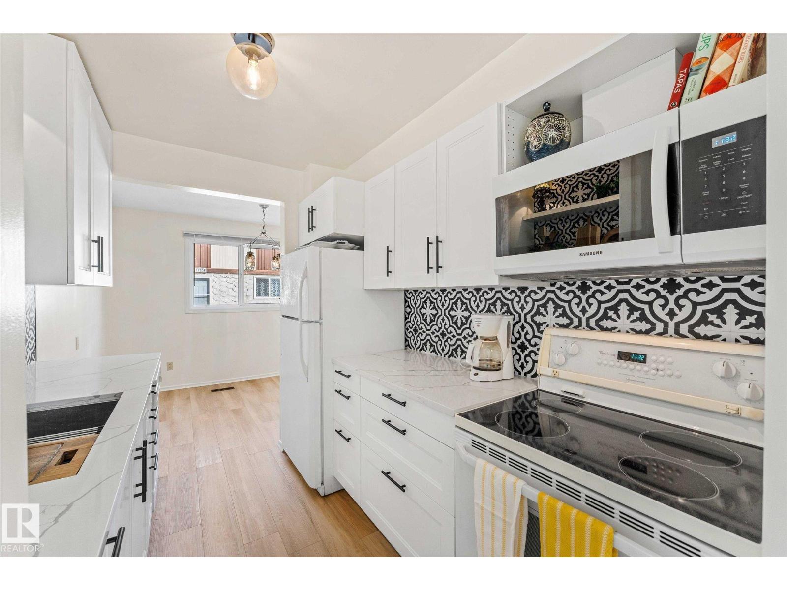 Photo 33 of 17528 76 Av Nw, Edmonton AB