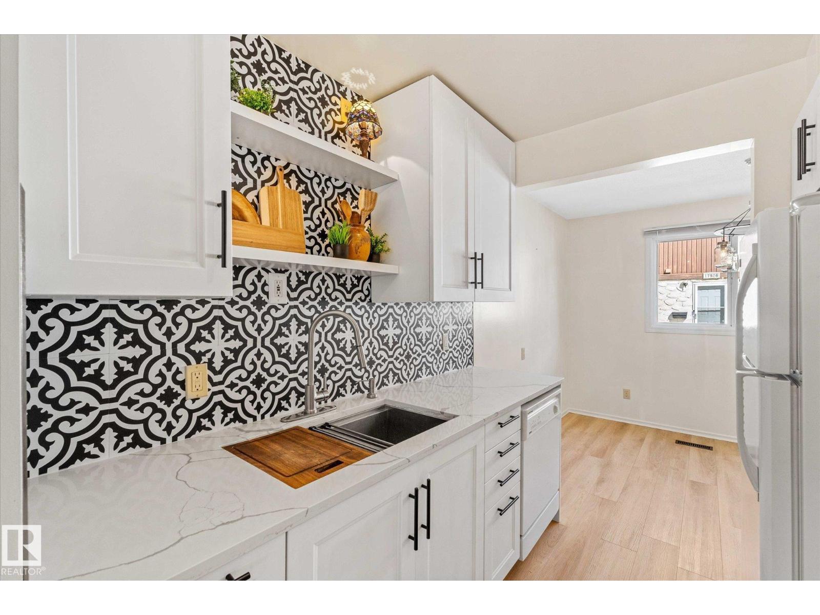 Photo 11 of 17528 76 Av Nw, Edmonton AB