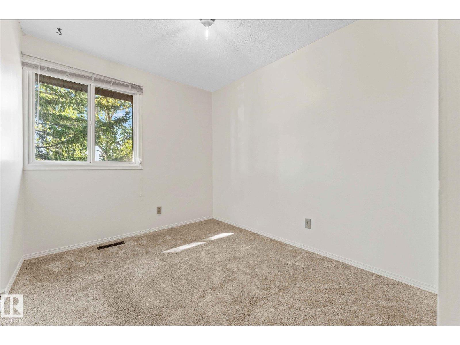 Photo 18 of 17528 76 Av Nw, Edmonton AB