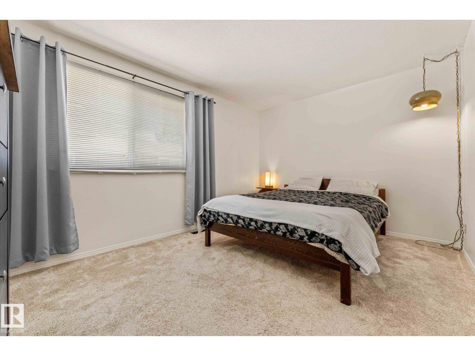 Photo 6 of 17528 76 Av Nw, Edmonton AB