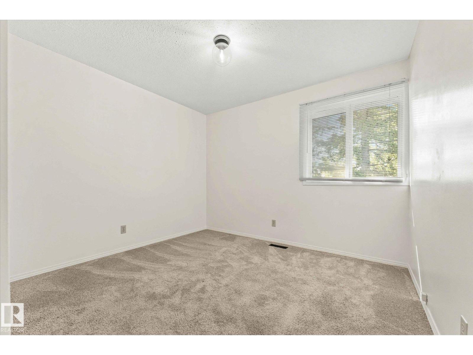 Photo 3 of 17528 76 Av Nw, Edmonton AB