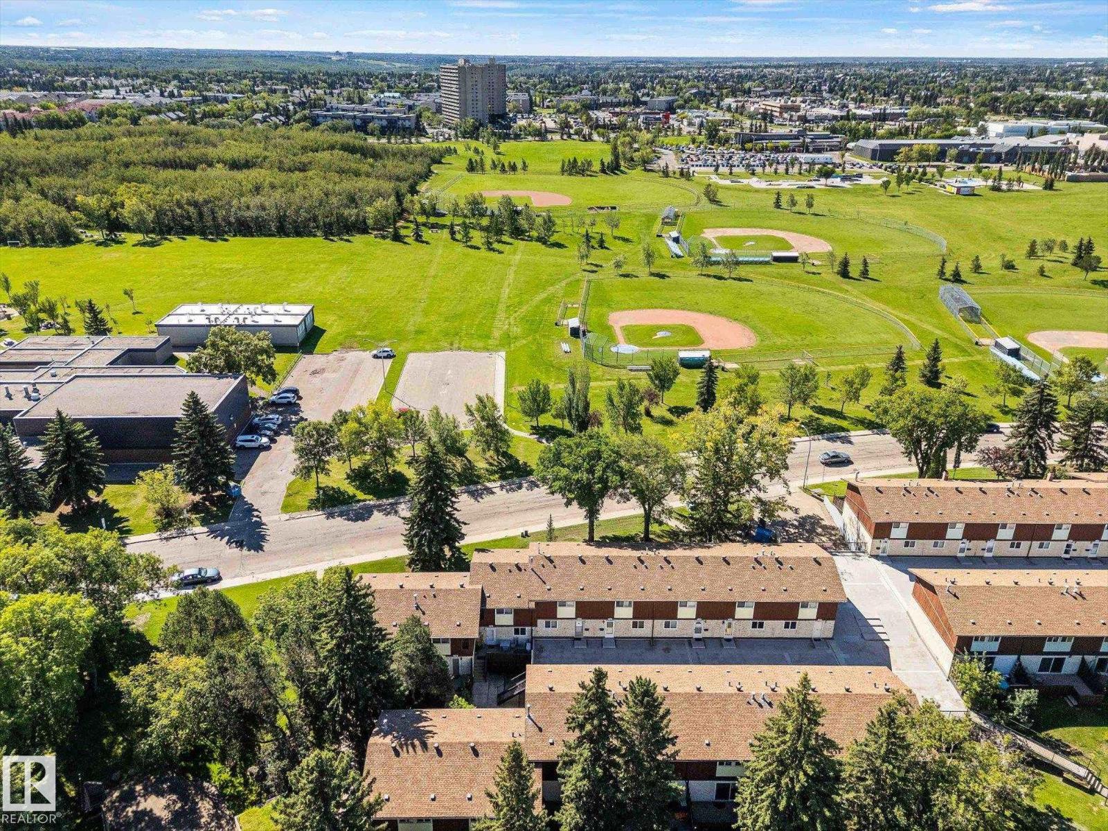 Photo 15 of 17528 76 Av Nw, Edmonton AB