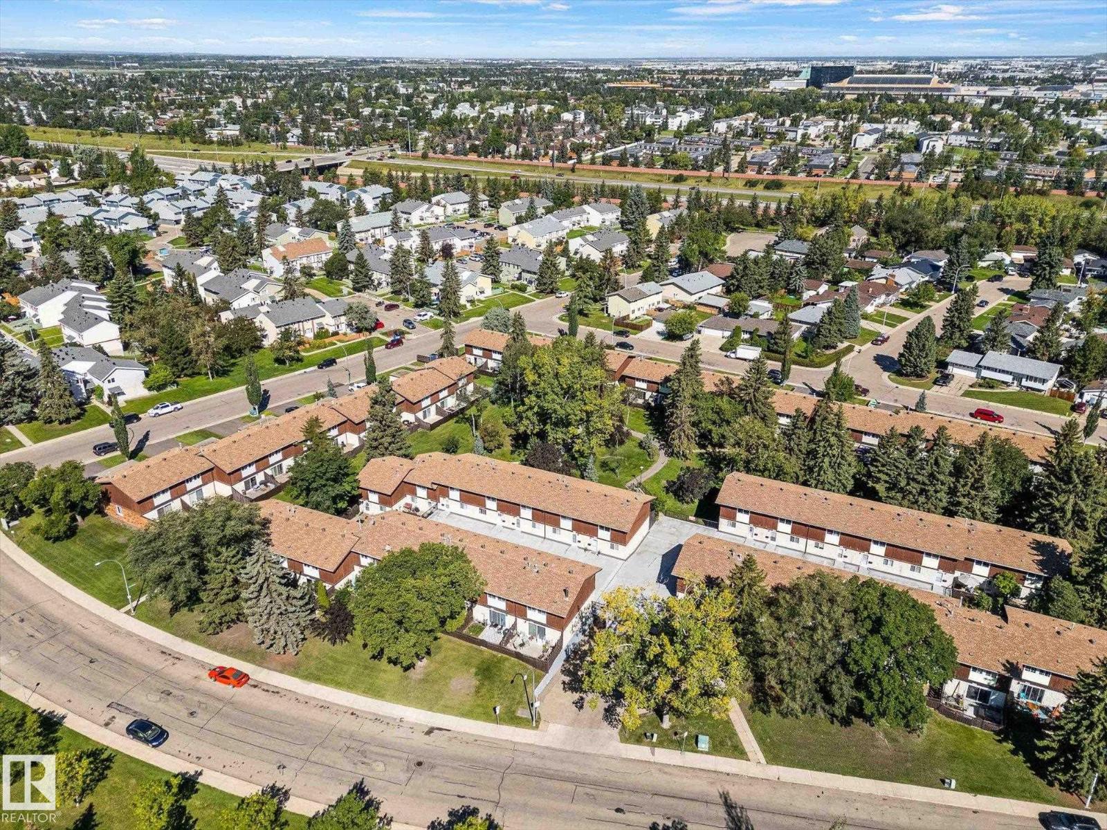 Photo 13 of 17528 76 Av Nw, Edmonton AB