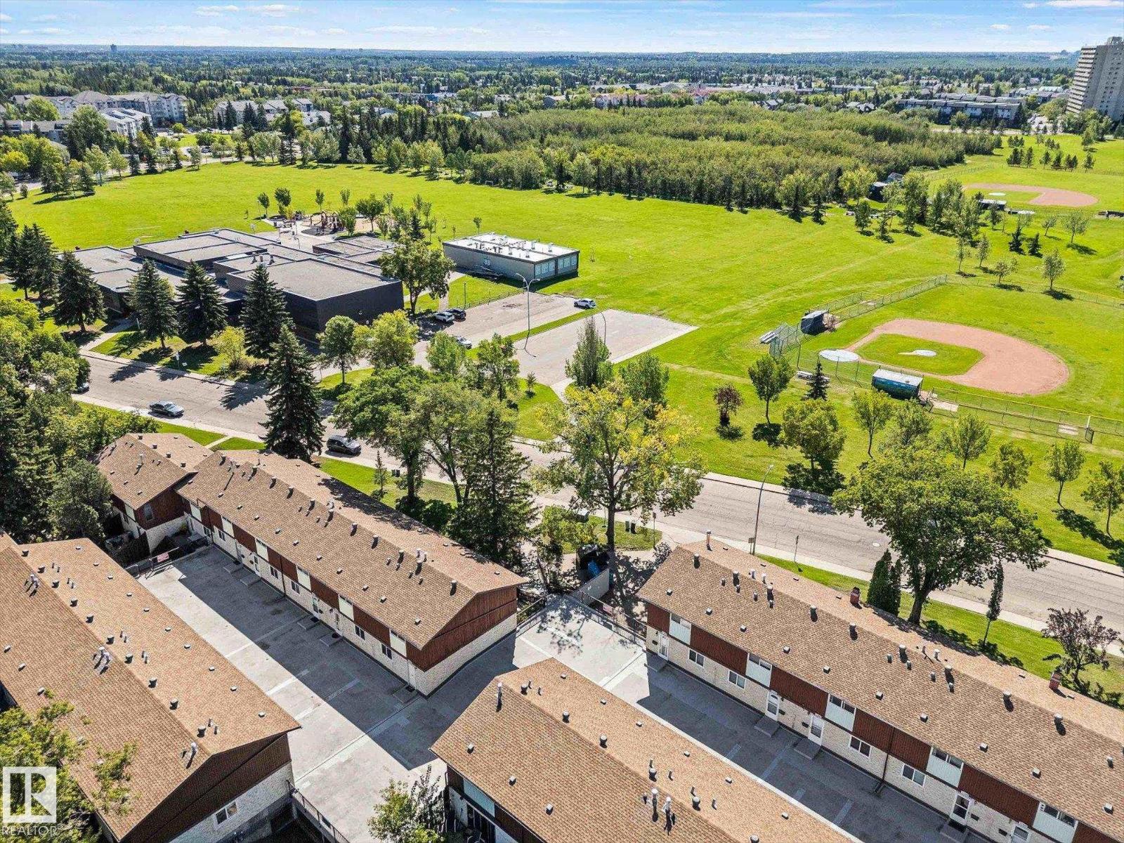 Photo 14 of 17528 76 Av Nw, Edmonton AB
